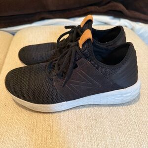 LIKE NEW NEW BALANCE SNEAKERS